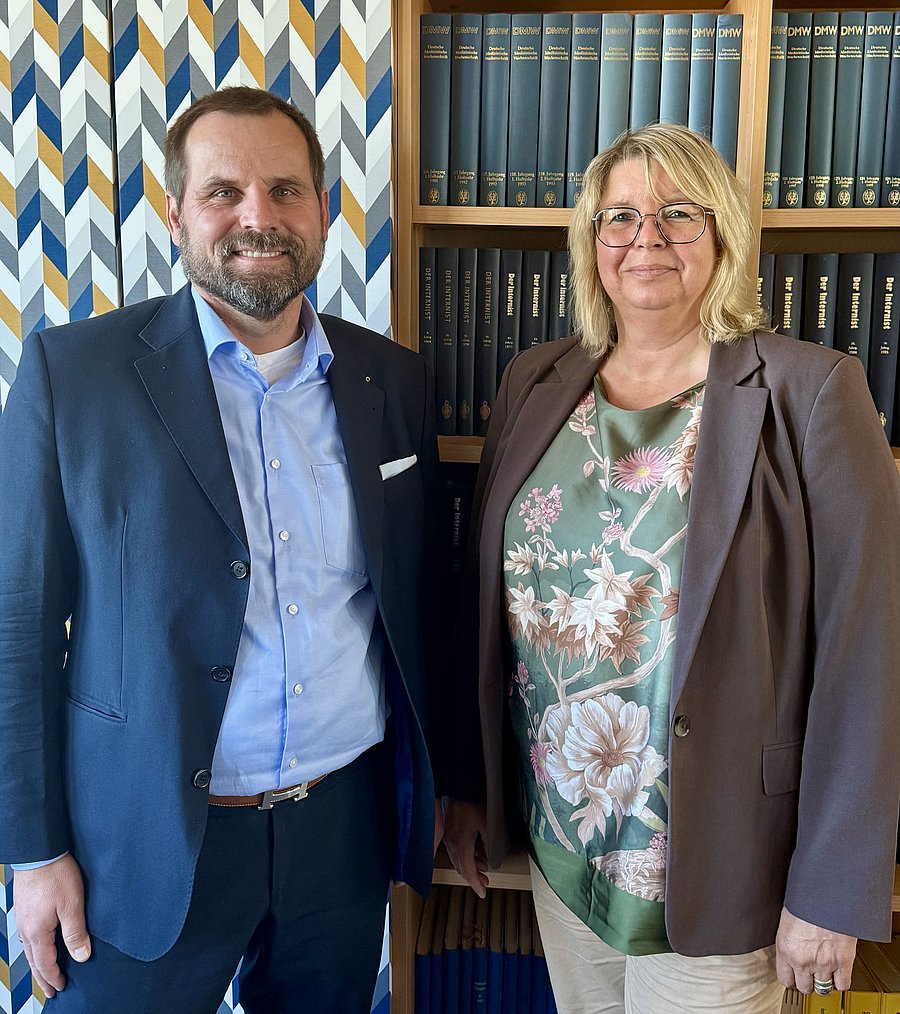 Ein Foto von den alternierenden Verwaltungsratsvorsitzenden Mirko Knappe und Ute Dirks